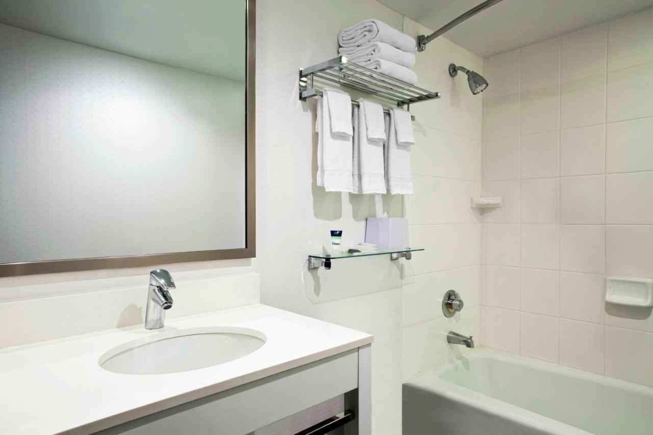 The Chelsean New York Hotel Bagian luar foto